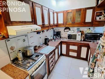 CASA VENTA - HAEDO SUR- CUATRO AMBIENTES - COCHERA - PATIO