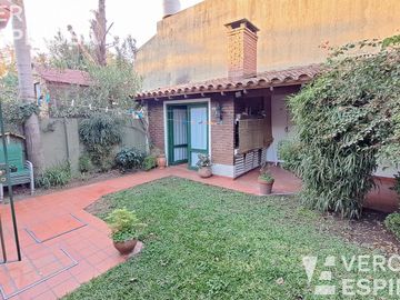 CASA VENTA - HAEDO SUR- CUATRO AMBIENTES - COCHERA - PATIO