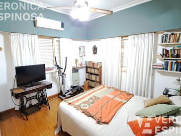 CASA VENTA - HAEDO SUR- CUATRO AMBIENTES - COCHERA - PATIO