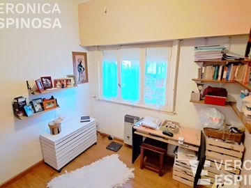 CASA VENTA - HAEDO SUR- CUATRO AMBIENTES - COCHERA - PATIO