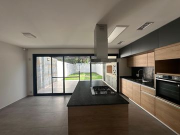 Duplex en Venta en Mansos de Sur, 3 dormitorios y 3 baños, PREMIUM a estrenar, amplio y luminoso