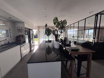 VENTA DE CASA EN DOS PLANTAS AREA 2 AL GOLF