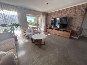 VENTA DE CASA EN DOS PLANTAS AREA 2 AL GOLF