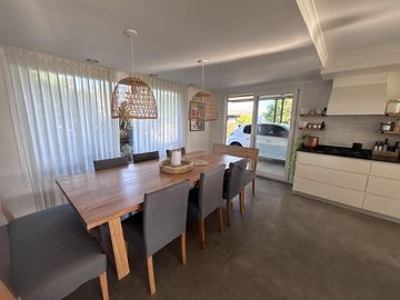 VENTA DE CASA EN DOS PLANTAS AREA 2 AL GOLF