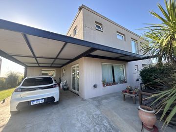 VENTA DE CASA EN DOS PLANTAS AREA 2 AL GOLF