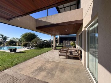VENTA DE CASA EN DOS PLANTAS AREA 2 AL GOLF