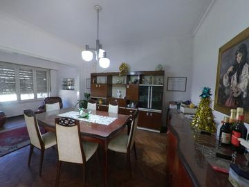 Chalet en Banfield. RE TASADA, NUEVO VALOR. VENTA DIRECTA