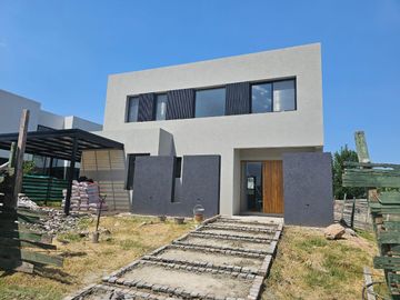 Casa 3 Dormitorios - Los Castaños Nordelta
