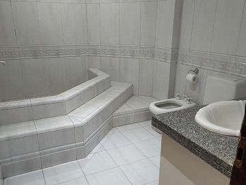 Venta de Casa de 5 Ambientes -  Villa Santos Tesei