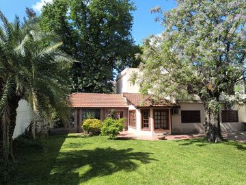 Venta de Casa de 5 Ambientes -  Villa Santos Tesei