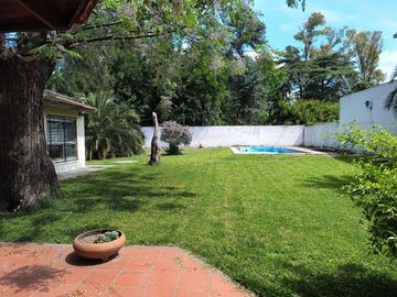 Venta de Casa de 5 Ambientes -  Villa Santos Tesei