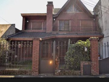 Casa en Av Bruzzone al 600 Monte Grande