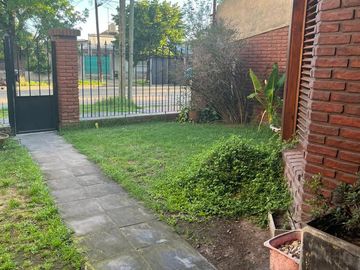 Casa en Av Bruzzone al 600 Monte Grande