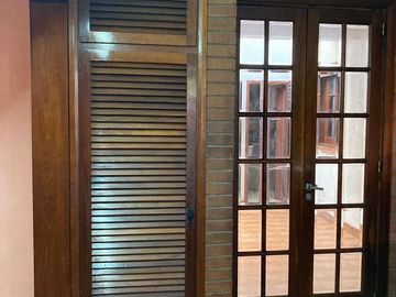 Casa en venta - 4 Dormitorios 2 Baños - Local - 152Mts2 - Quilmes