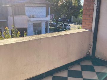 Casa en venta - 4 Dormitorios 2 Baños - Local - 152Mts2 - Quilmes