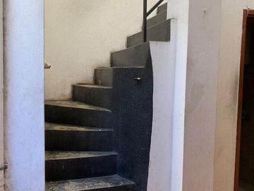 Casa en venta - 4 Dormitorios 2 Baños - Local - 152Mts2 - Quilmes