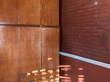 Casa en venta - 4 Dormitorios 2 Baños - Local - 152Mts2 - Quilmes