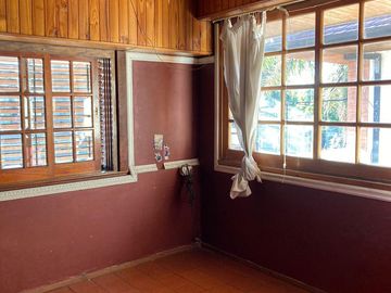 Casa en venta - 4 Dormitorios 2 Baños - Local - 152Mts2 - Quilmes