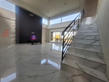 Excelente casa de 5 ambientes a estrenar