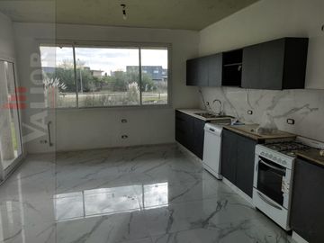 Excelente casa de 5 ambientes a estrenar