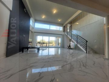 Excelente casa de 5 ambientes a estrenar