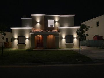 Casa en venta - 5 dorm - en Barrio San Pablo, Pilar