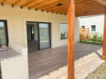 Casa en venta - 5 dorm - en Barrio San Pablo, Pilar