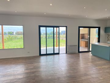 Casa en venta - 5 dorm - en Barrio San Pablo, Pilar