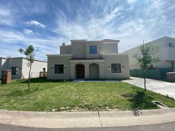 Casa en venta - 5 dorm - en Barrio San Pablo, Pilar