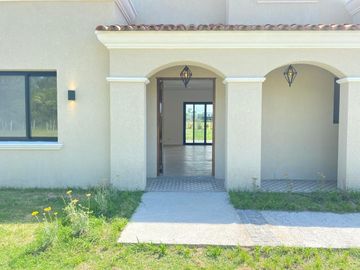 Casa en venta - 5 dorm - en Barrio San Pablo, Pilar