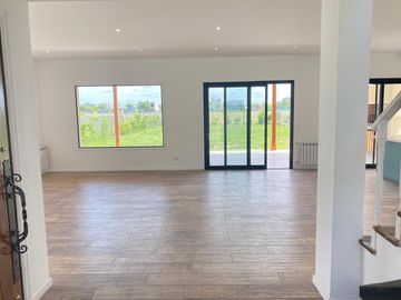 Casa en venta - 5 dorm - en Barrio San Pablo, Pilar