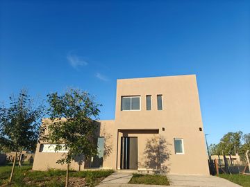 Casa en Santa Lucia Pilar del Este