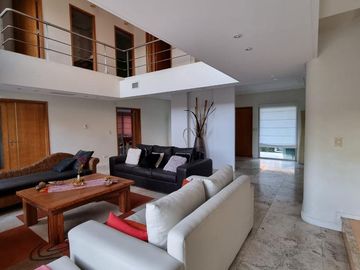 Casa  venta San Isidro Labrador, Villanueva, Tigre, dos plantas, lote interno