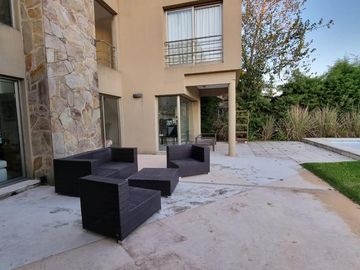 Casa  venta San Isidro Labrador, Villanueva, Tigre, dos plantas, lote interno