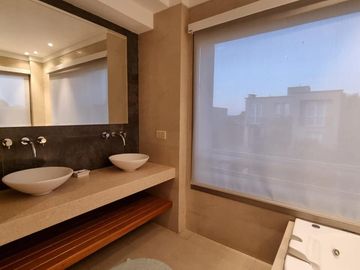 Casa  venta San Isidro Labrador, Villanueva, Tigre, dos plantas, lote interno
