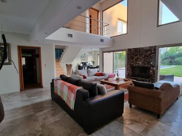 Casa  venta San Isidro Labrador, Villanueva, Tigre, dos plantas, lote interno