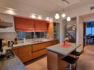 Casa  venta San Isidro Labrador, Villanueva, Tigre, dos plantas, lote interno