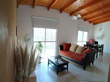CASA EN SIQUIMAN, CON VISTA A LAS SIERRAS, A 300MTS RIO Y  800MTS DE RUTA NAC 38 REF: 1703