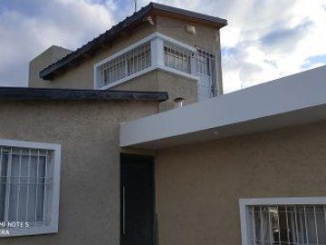 CASA EN SIQUIMAN, CON VISTA A LAS SIERRAS, A 300MTS RIO Y  800MTS DE RUTA NAC 38 REF: 1703