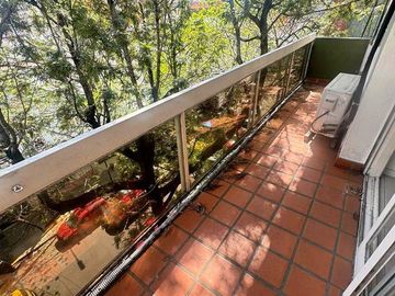 Venta de 2 Ambientes en Torre con Balcón y Cochera en Caballito
