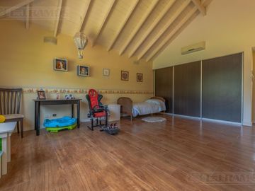 Impresionante casa en Barrio Septiembre - Km 47 - Escobar - MB