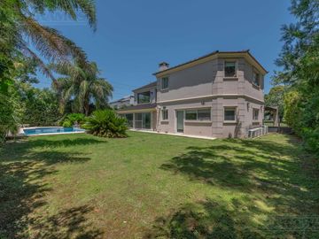 Impresionante casa en Barrio Septiembre - Km 47 - Escobar - MB