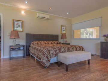 Impresionante casa en Barrio Septiembre - Km 47 - Escobar - MB