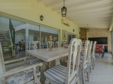 Impresionante casa en Barrio Septiembre - Km 47 - Escobar - MB