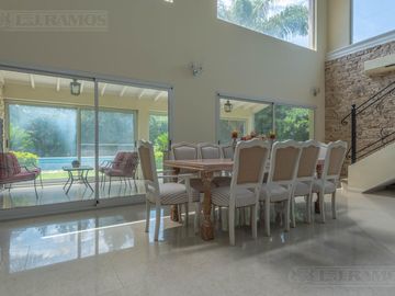Impresionante casa en Barrio Septiembre - Km 47 - Escobar - MB