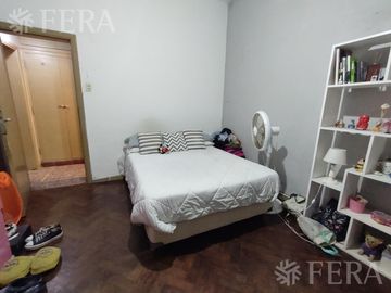 Venta casa de 8 ambientes con patio en Wilde