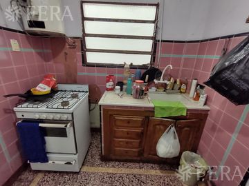 Venta casa de 8 ambientes con patio en Wilde