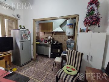 Venta casa de 8 ambientes con patio en Wilde