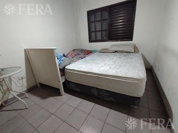 Venta casa de 8 ambientes con patio en Wilde