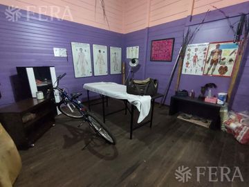 Venta casa de 8 ambientes con patio en Wilde